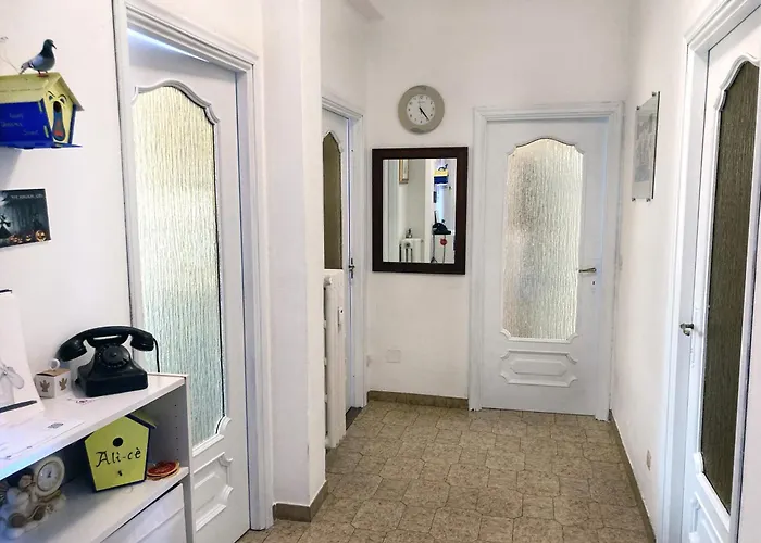 Tra Il Centro E Il דירה